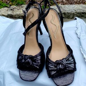 NWOT NINA Keylah Sandal Women's size 7.5 metallic silver